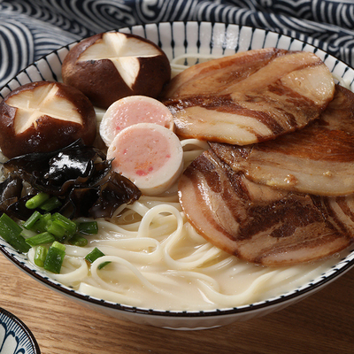 新鮮なヌードル 低脂肪のラーメンヌードル 美味しい料理が簡単 日清ヌードル 新鮮なウドン