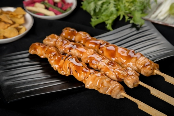 低塩量kg 1 焼き鶏ヤキトリ 日本 ストリート 食品 スタンド