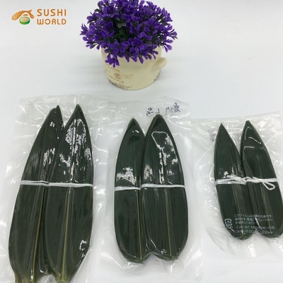 バンブー の 新鮮 な 葉 を 真空 に 詰め た 部分 の 葉 で,口 を 満たす 飯 の 餅 を 作り出す