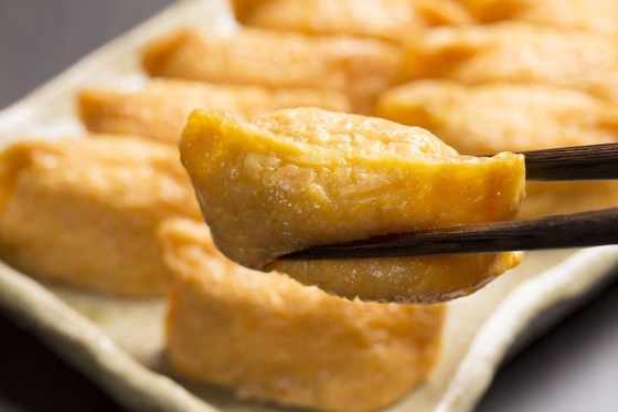 凍結したAJITSUKE ソーヤ豆 CURD HACCP認定 伝統的な調味料を添えたイナリ豆腐