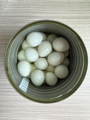 高タンパク質 新鮮食用卵 茶色と白色 煮た425g 缶詰 塩漬けのクワイル卵