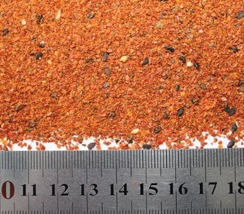 乾燥した赤チリとシチミ・ナナミ・トガラシ粉末の完璧な混合を味わう